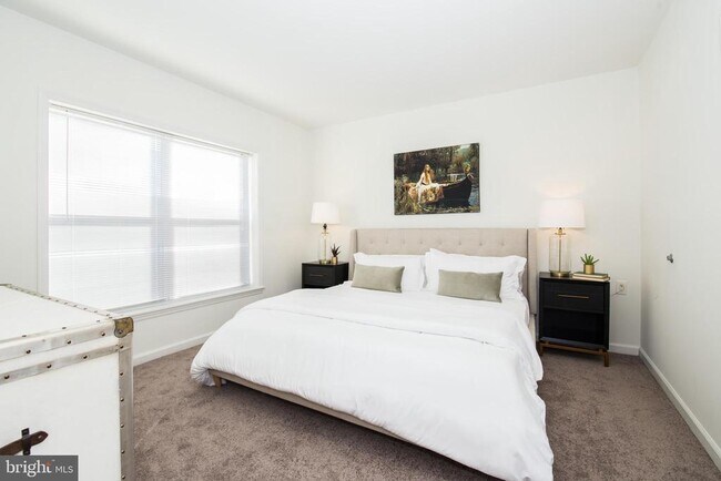 Building Photo - 1030 N 2nd St