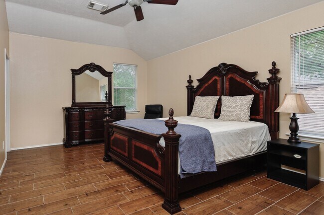 Building Photo - 127 Hockenberry Ct