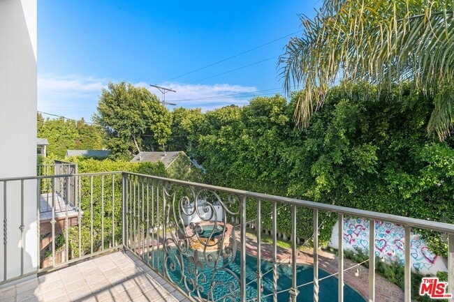 Building Photo - 6620 Lindenhurst Ave