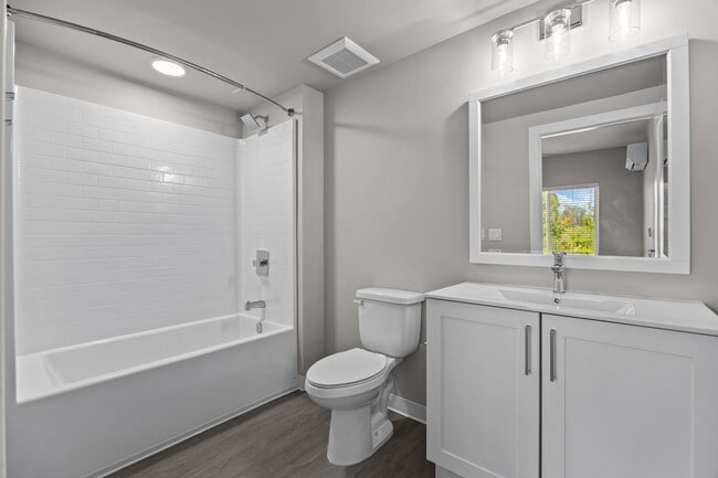 Building Photo - The Monument: Modern 2 Bedroom Apartment: Contemporary Design, Prime Location