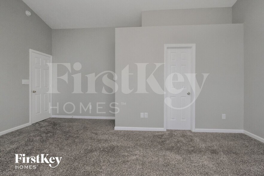 Building Photo - 5910 Prairie Creek Dr