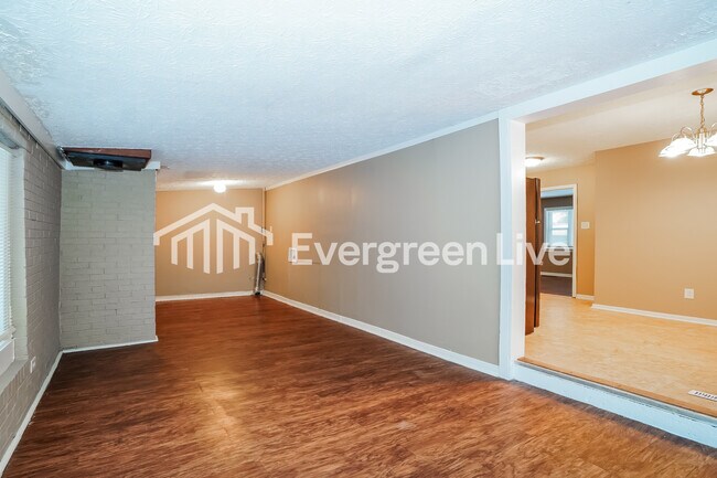 Building Photo - 4698 Dundee Ave