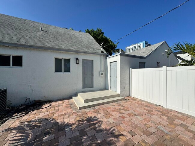 Building Photo - 87 Silver Beach Rd
