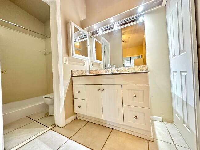Building Photo - 4509 Carambola Cir S