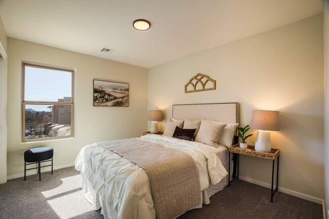 Building Photo - New Townhome in the Far NE Heights