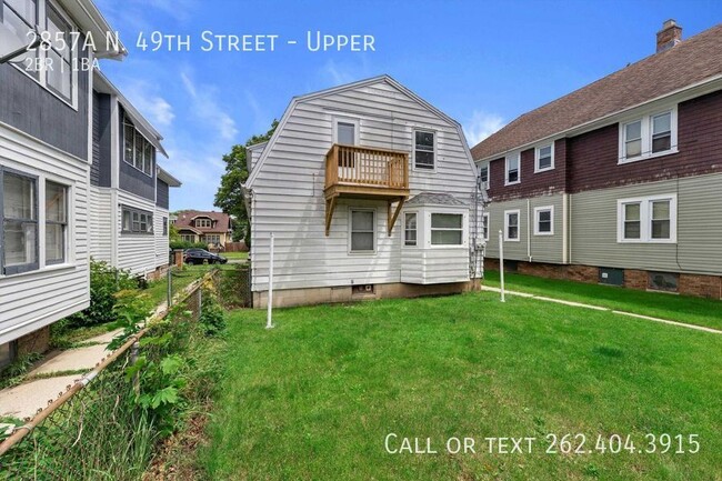 Building Photo - Two bedroom upper duplex in great Milwauke...