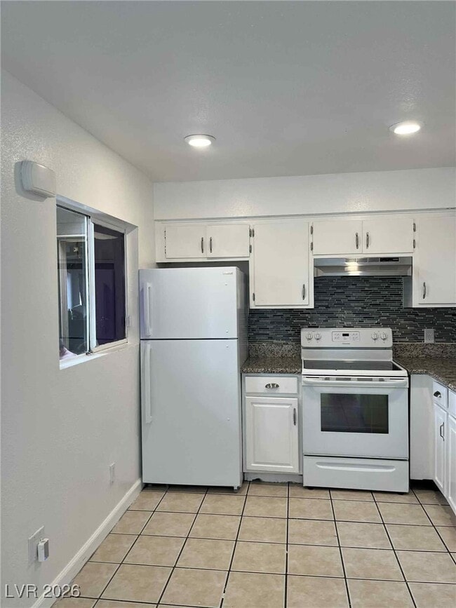 Building Photo - 3371 Brussels St