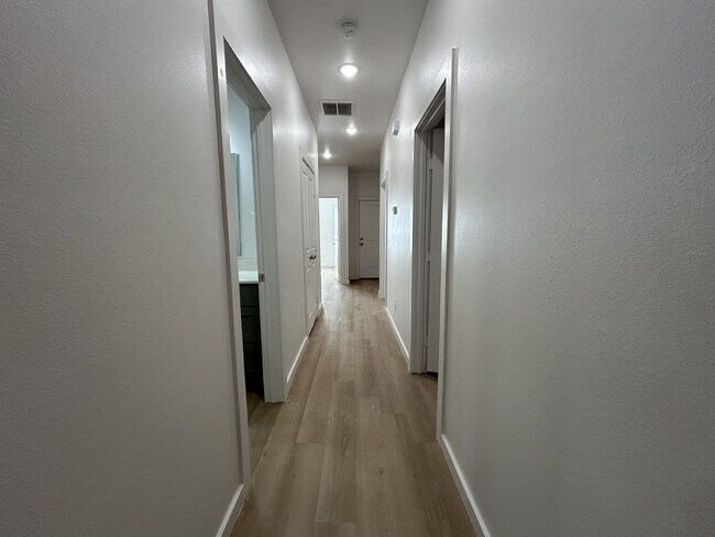 Building Photo - 5703 Kemper St