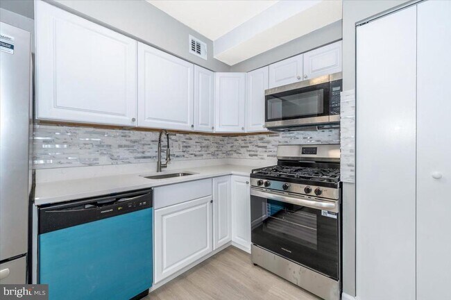 Building Photo - 4410 Oglethorpe St