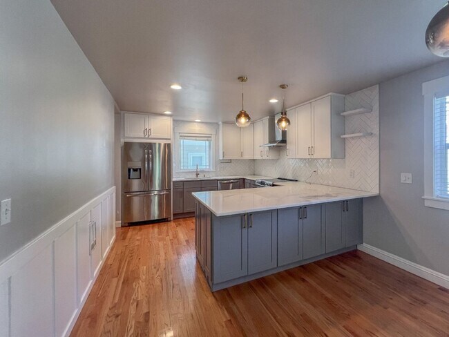 Building Photo - 2Bd/3Ba Seattle Townhouse