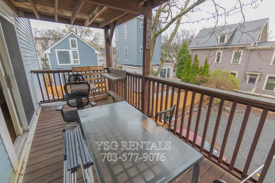 Building Photo - 260 Columbia St