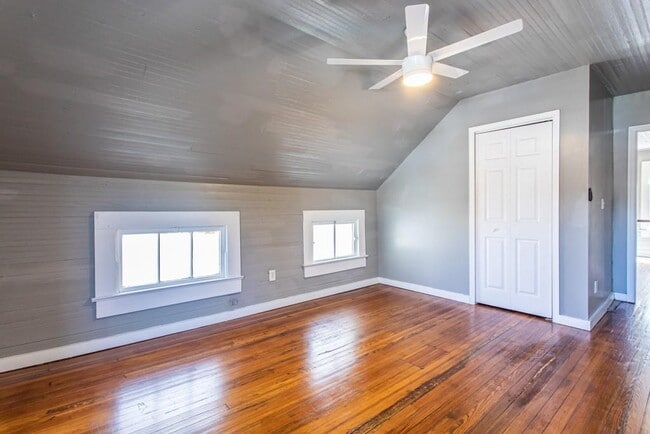 Building Photo - 276 Iswald St SE