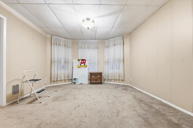 Building Photo - 98 W 47th St