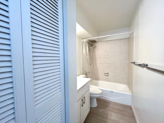 Building Photo - Stylish 2 Bed / 2 Bath Condo in Colonnade ...