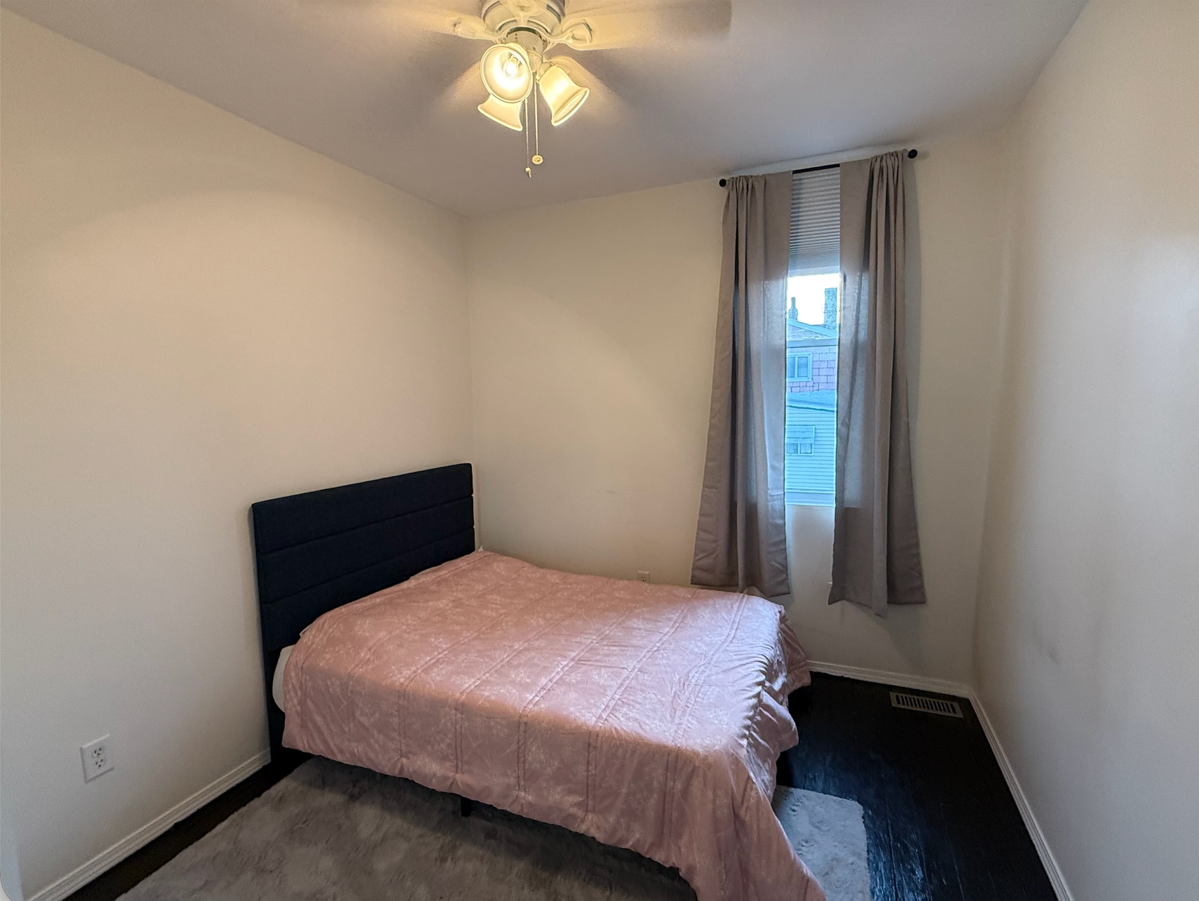 Building Photo - 325 Taylor St