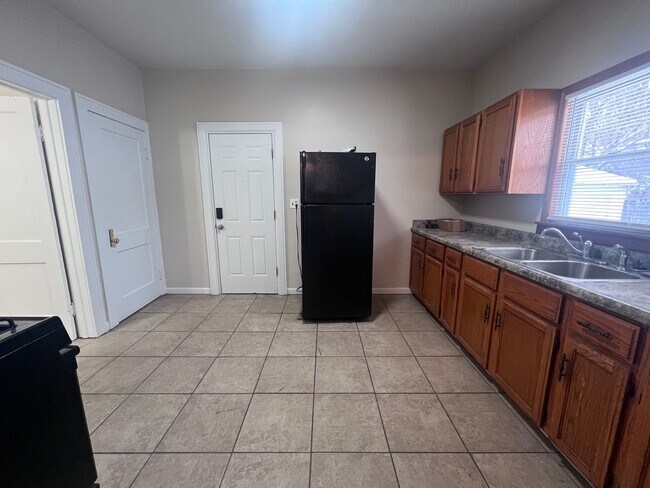 Building Photo - Updated Single Family Home!