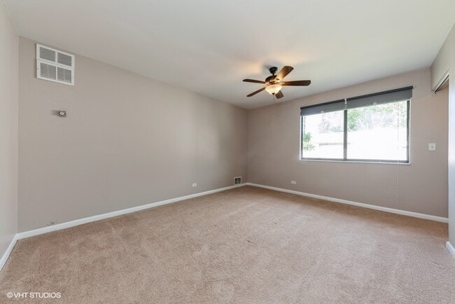 Building Photo - 1030 Emerald Dr