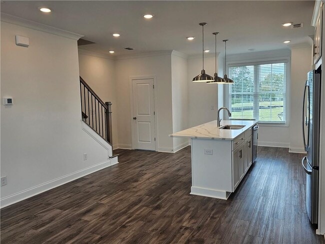 Building Photo - 500 Healy Dr