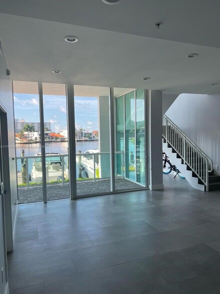 Building Photo - 400 Sunny Isles Blvd