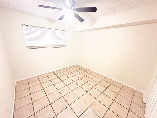 Building Photo - 173 W 27th Pl