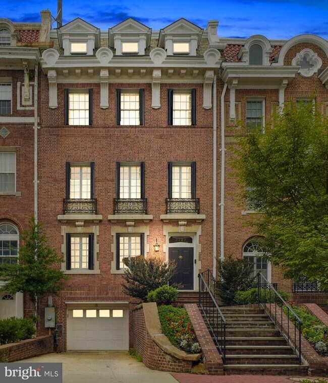 Building Photo - 2127 Leroy Pl NW