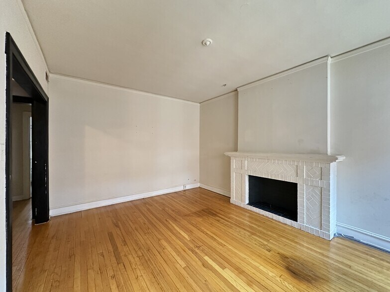 Building Photo - 1312 Oak Ave