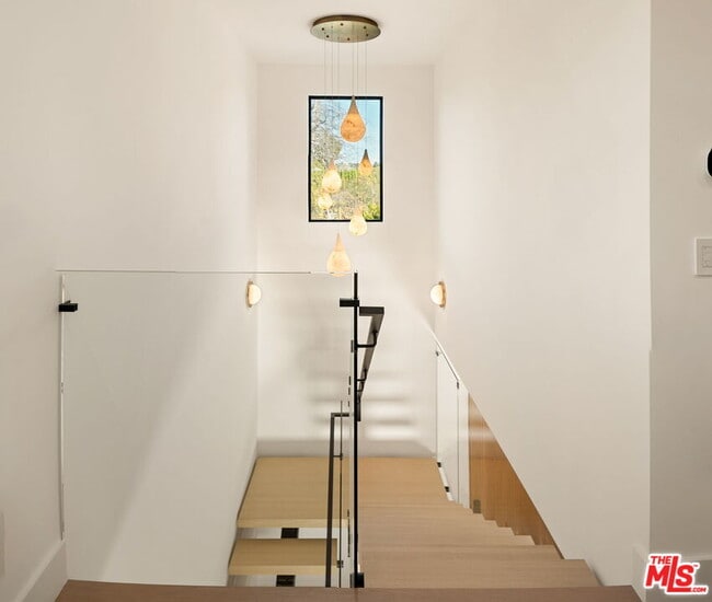 Building Photo - 3517 Redwood Ave