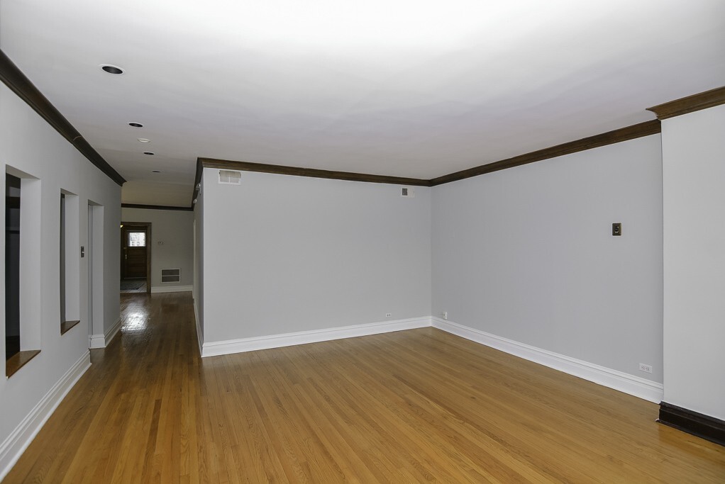 Building Photo - 6218 N Bell Ave