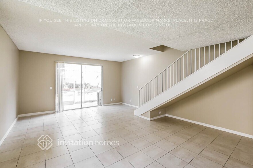 Building Photo - 1136 Sorrento Dr
