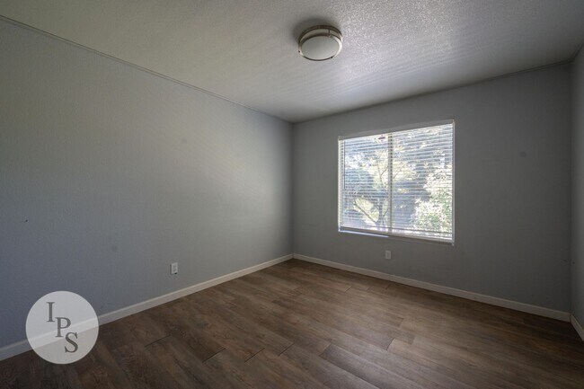Building Photo - Northwest Fresno Home, CUSD - 4BR/2.5BA, Gated Community - Lots of Amenities