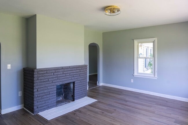 Building Photo - 179 State St