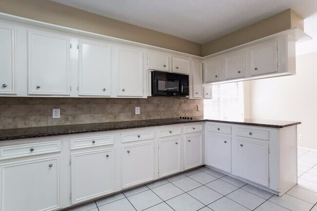 Building Photo - 3822 Stillview Dr