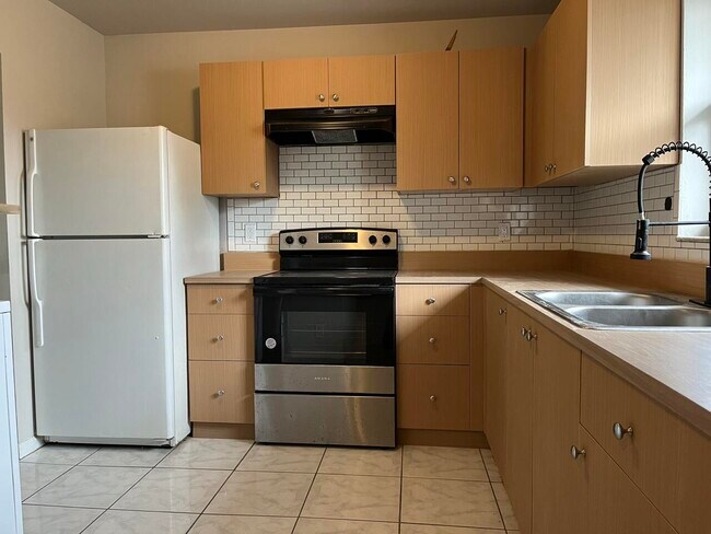 Building Photo - 915 S N St