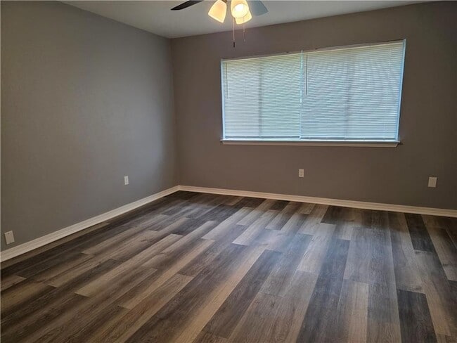 Building Photo - 111 Heather Dr