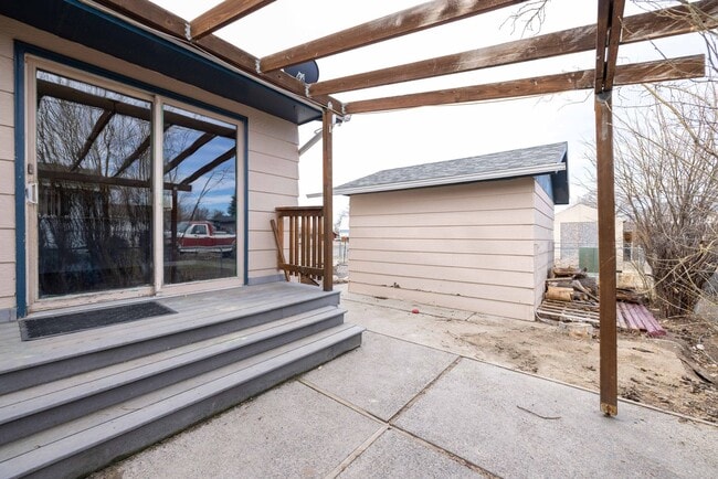 Building Photo - Large updated 4 bedroom 3 bath home in Laurel