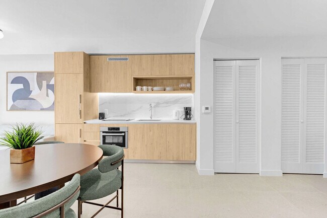 Building Photo - 11 NE 6th St