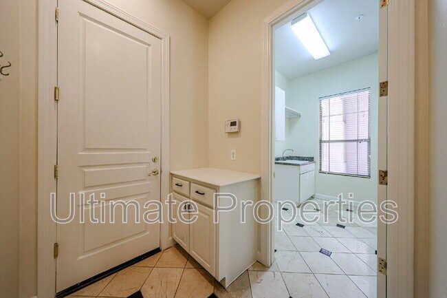 Building Photo - 11050 E Verbena Ln