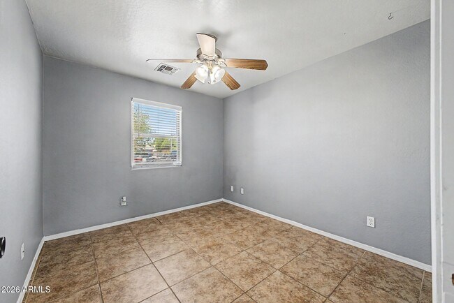 Building Photo - 11207 W Hopi St