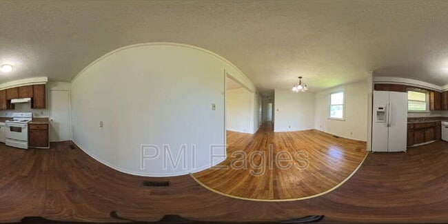 Building Photo - 2223 Pendleton Dr