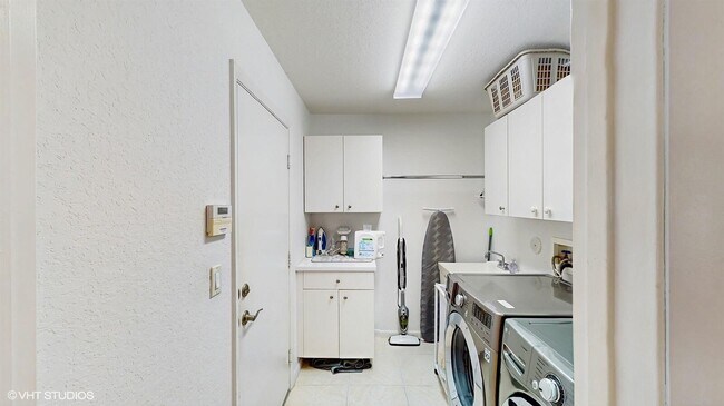 Building Photo - 15151 Banbury Ct