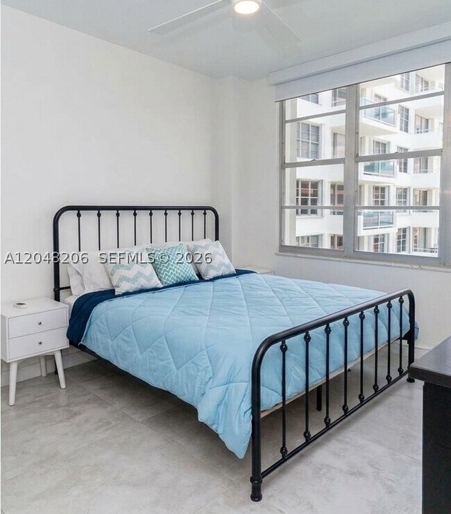 Building Photo - 5161 Collins Ave