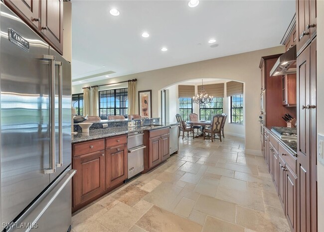 Building Photo - 2543 Marquesa Royale Ln