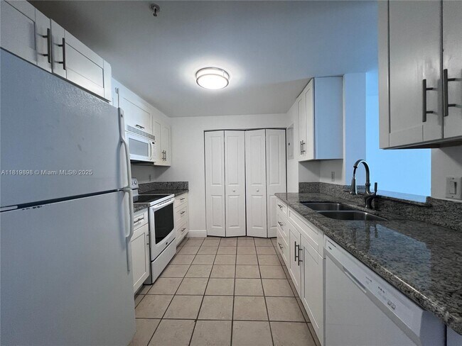 Building Photo - 1250 S Miami Ave