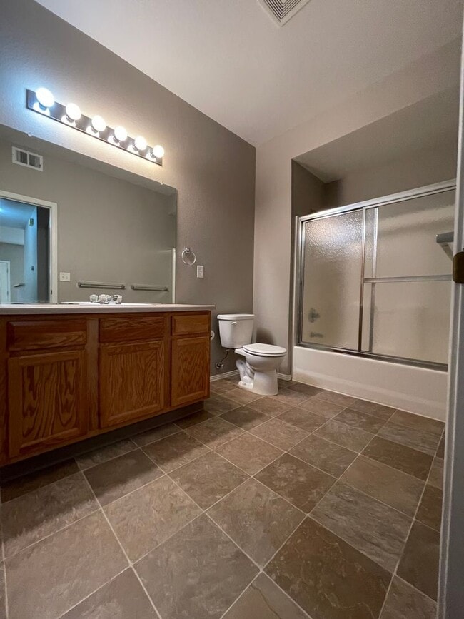 Building Photo - 3002 W Elizabeth St