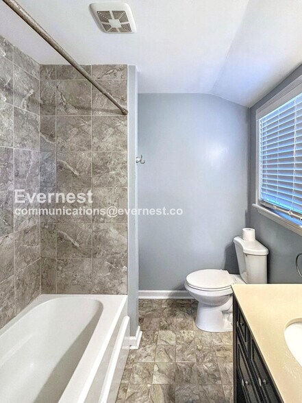 Building Photo - 809 Raymond Ct