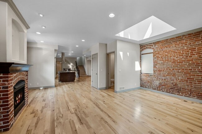 Building Photo - 1275 S Clayton St