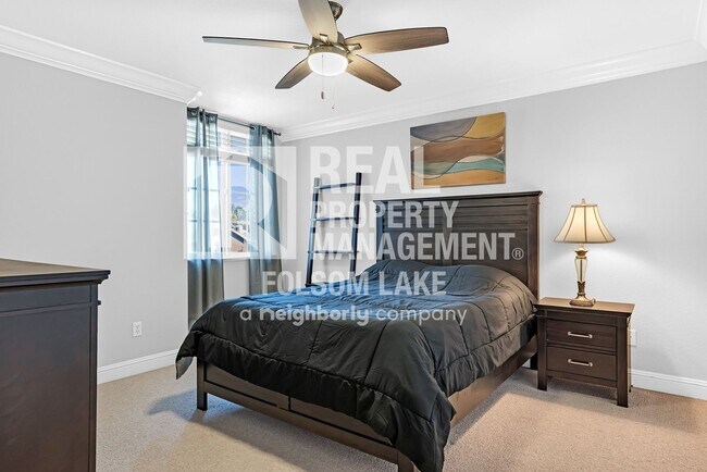 Building Photo - 5bd 3ba home in desirable Carmichael neighborhood