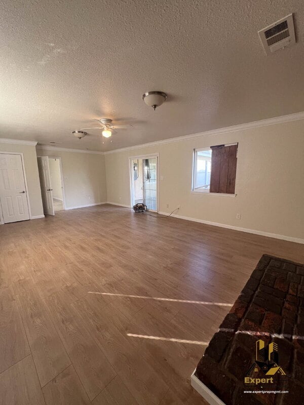 Building Photo - 480 Lindley Dr