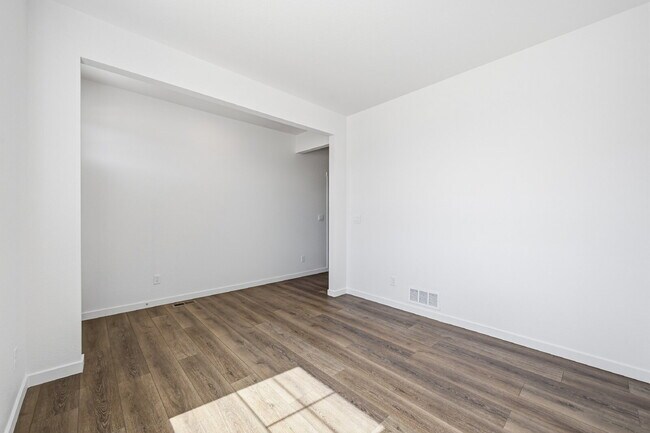 Building Photo - $2,695.95- 3 bed, 2.5 bath Home in Monument with Central AC and 2 Car Garage!