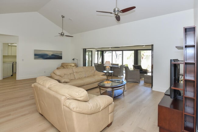 Building Photo - 1469 Vía Privada